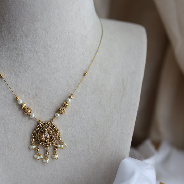 Antique peacock invisible short necklace IN2013