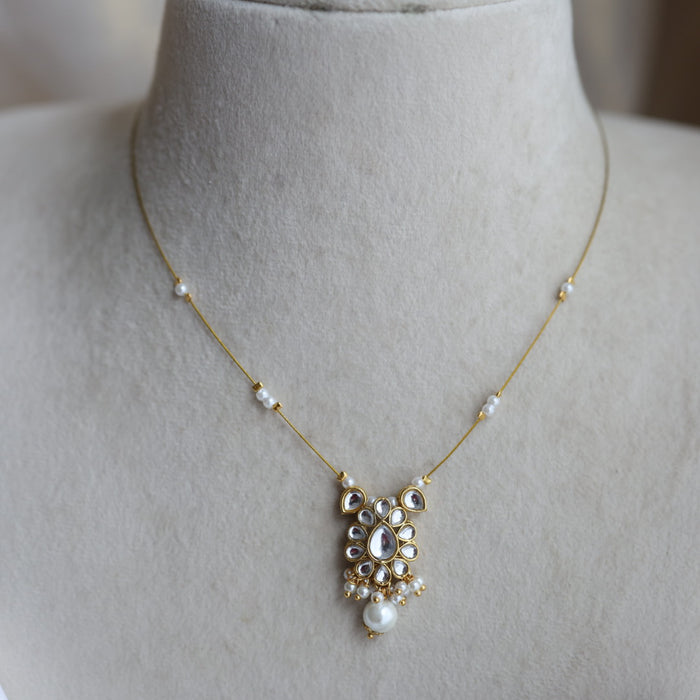 Antique white invisible short necklace IN90890