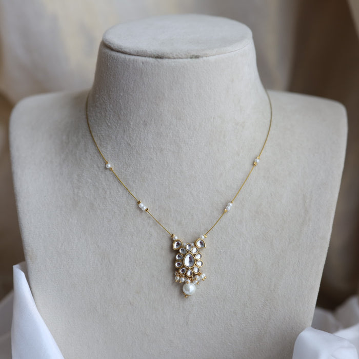 Antique white invisible short necklace IN90890