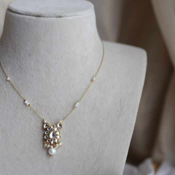 Antique white invisible short necklace IN90890