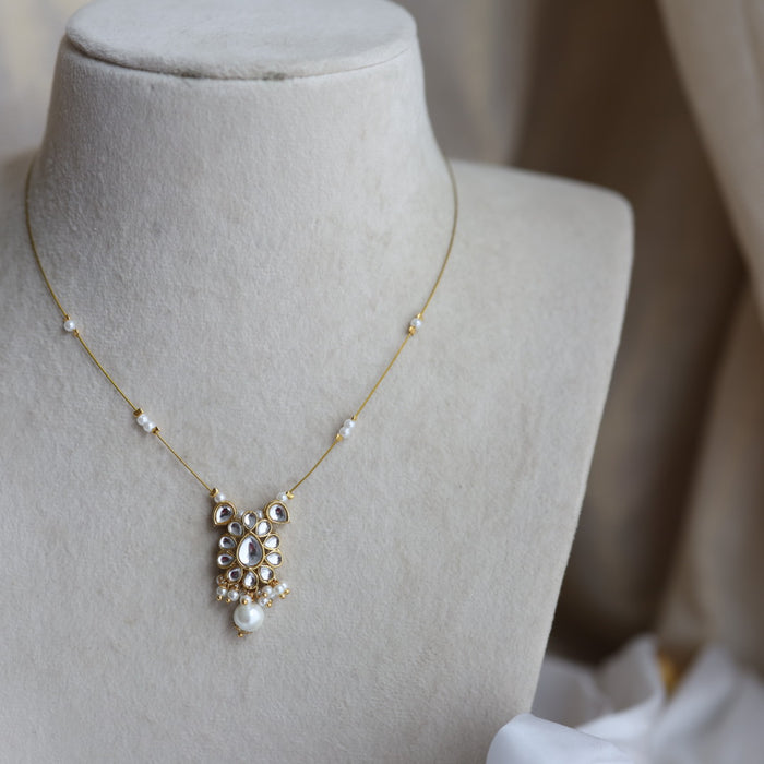 Antique white invisible short necklace IN90890