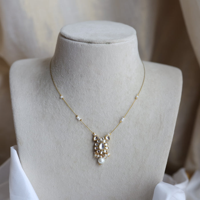 Antique white invisible short necklace IN90890