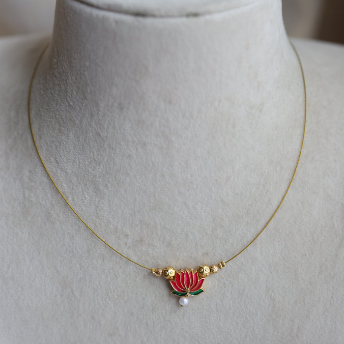 Antique lotus invisible short necklace IN2013