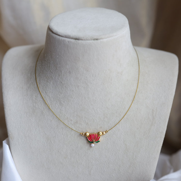 Antique lotus invisible short necklace IN2013
