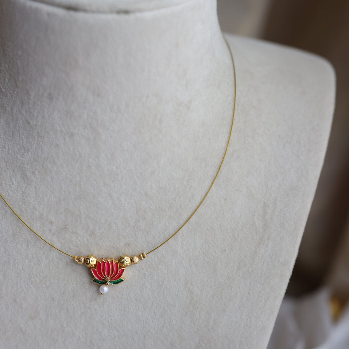 Antique lotus invisible short necklace IN2013