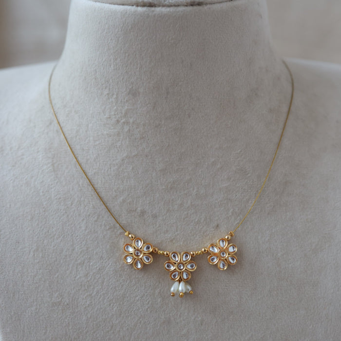 Antique white stone invisible short necklace IN2013
