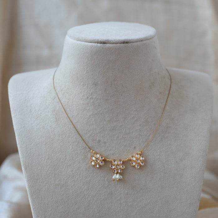 Antique white stone invisible short necklace IN2013
