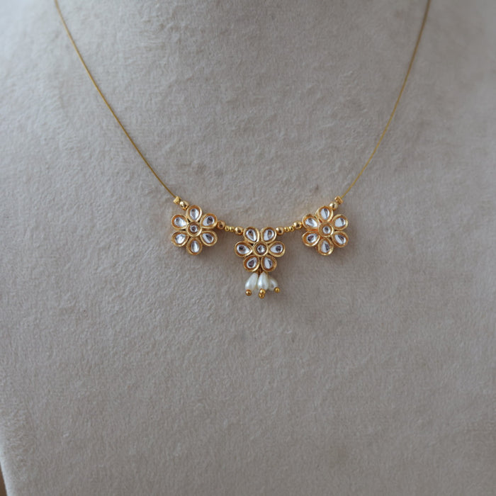 Antique white stone invisible short necklace IN2013