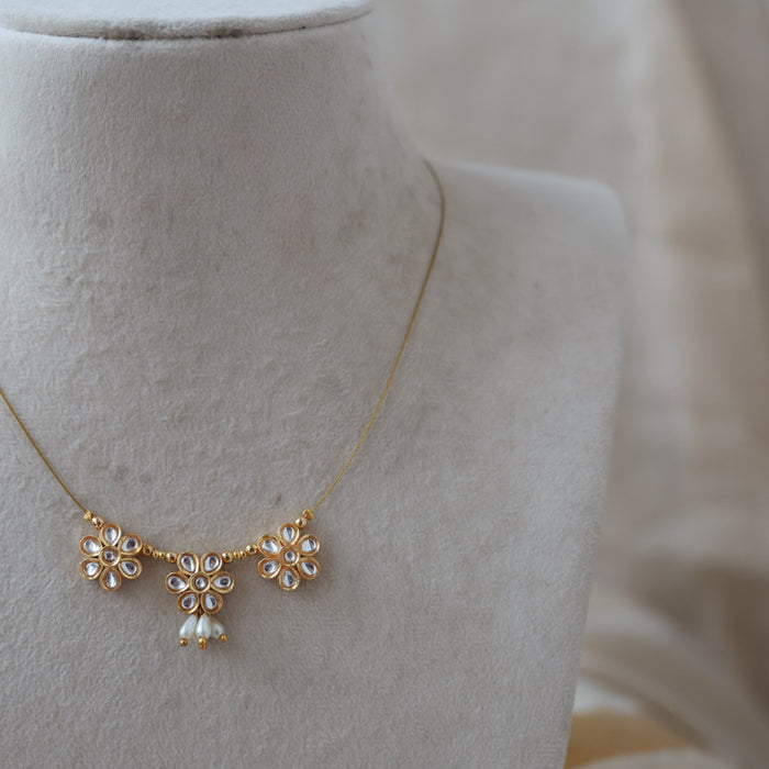 Antique white stone invisible short necklace IN2013