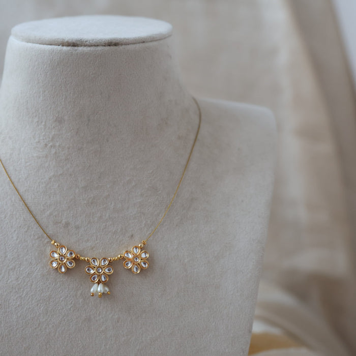 Antique white stone invisible short necklace IN2013