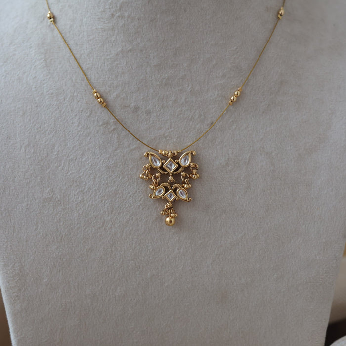 Antique white stone invisible short necklace IN2293