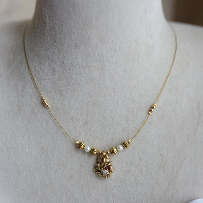 Antique peacock pearl invisible short necklace IN3455