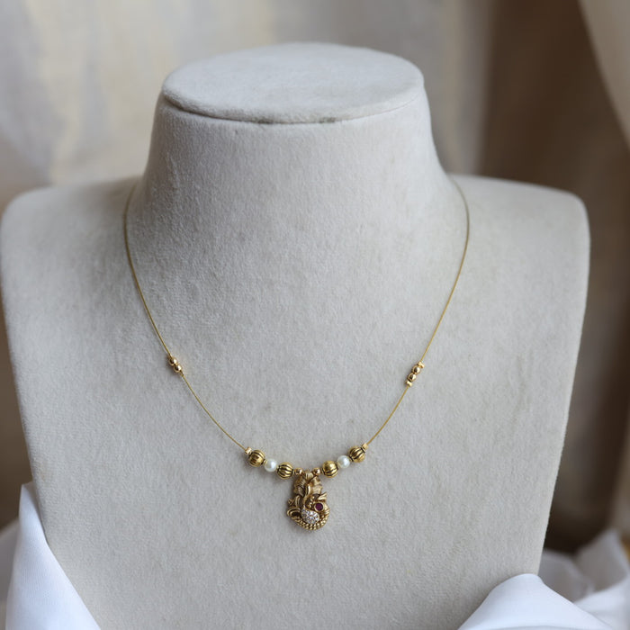 Antique peacock pearl invisible short necklace IN3455