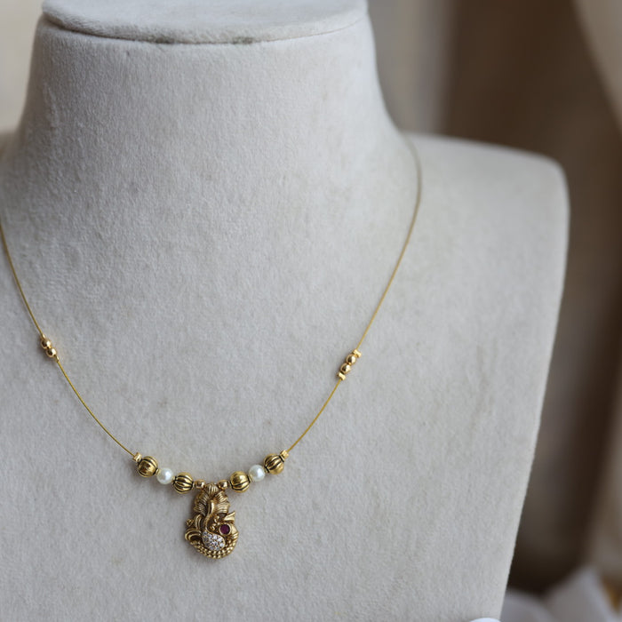 Antique peacock pearl invisible short necklace IN3455