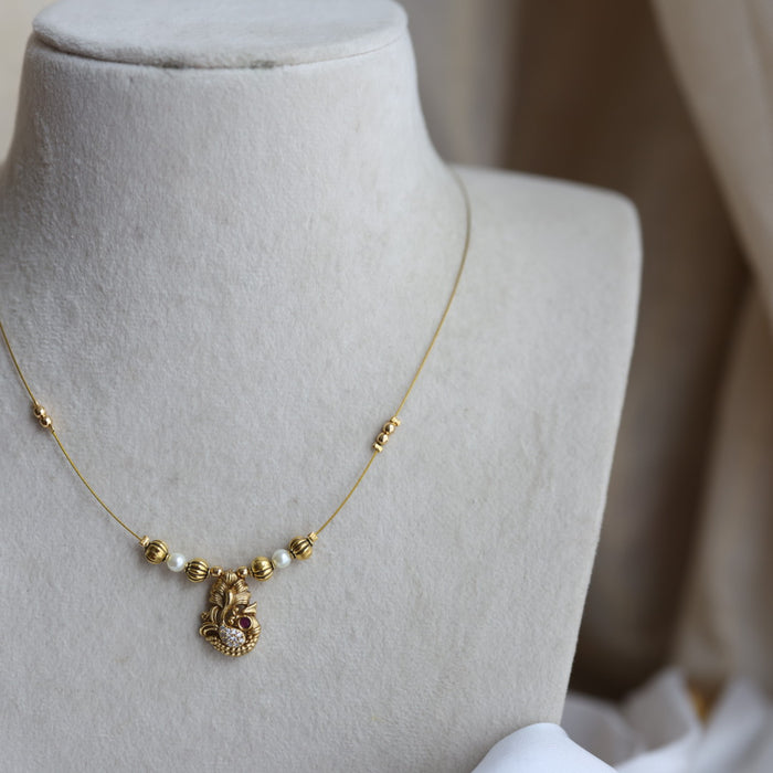 Antique peacock pearl invisible short necklace IN3455