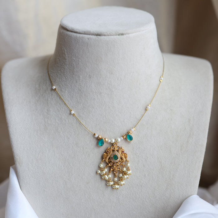 Antique peacock pearl invisible short necklace IN34331