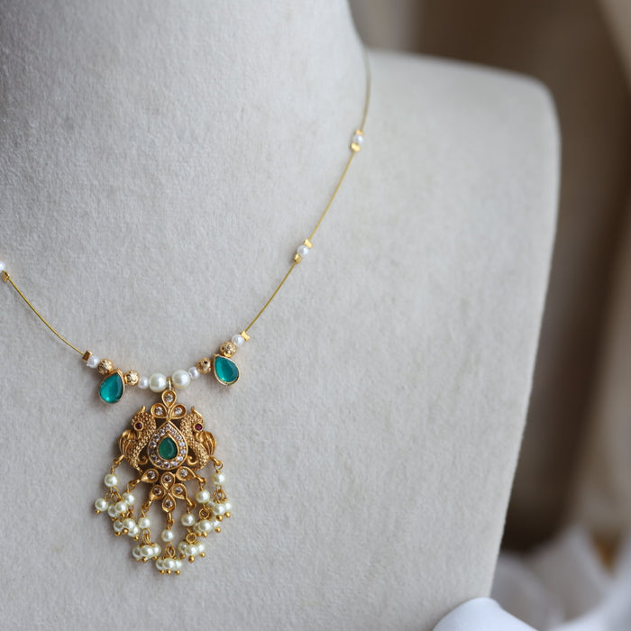 Antique peacock pearl invisible short necklace IN34331