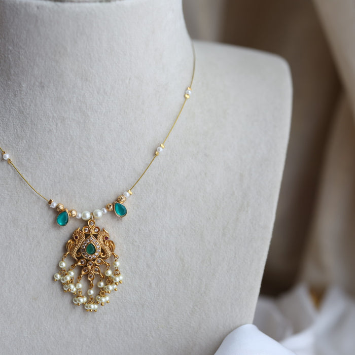 Antique peacock pearl invisible short necklace IN34331