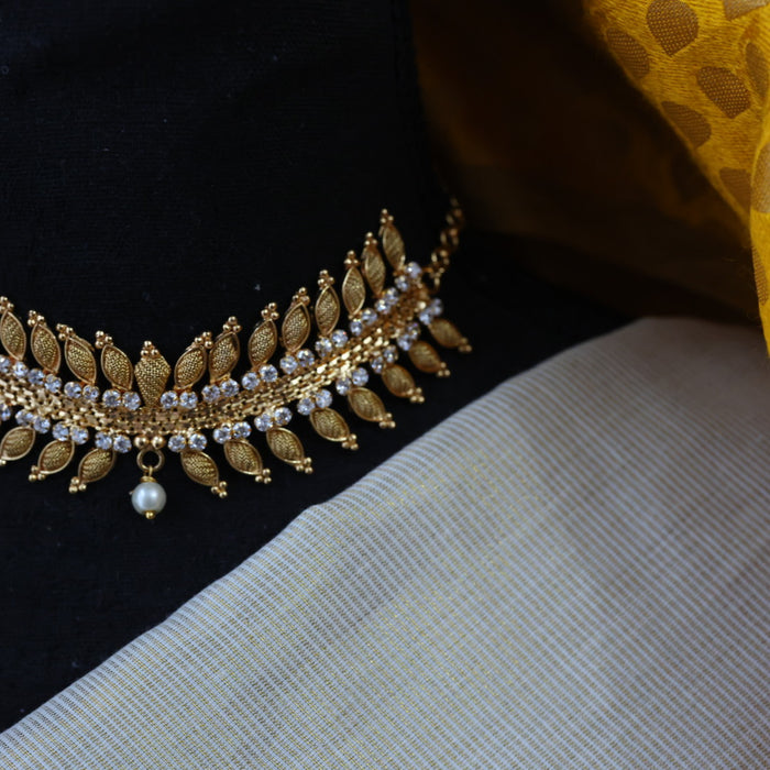 Heritage white stone gold plated choker necklace H9015
