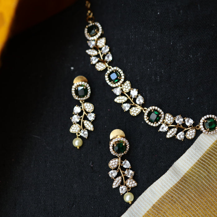 Victorian green stone short necklace with earrings V13019