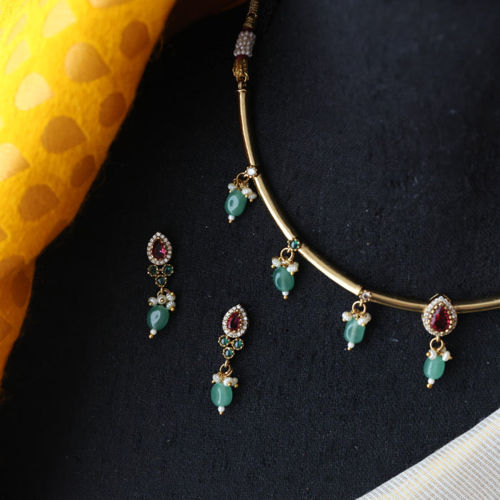 Antique green bead short necklace with earrings S1B1688