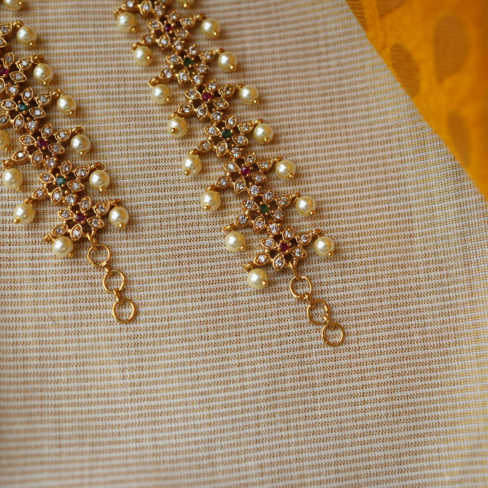 Heritage layer gold and pearl mattal ear accessories HM2311