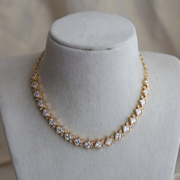 Heritage gold plated white stone choker necklace H7338