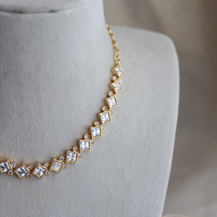 Heritage gold plated white stone choker necklace H7338