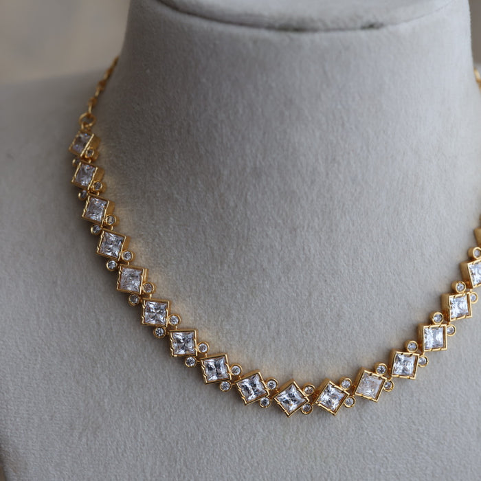 Heritage gold plated white stone choker necklace H7338