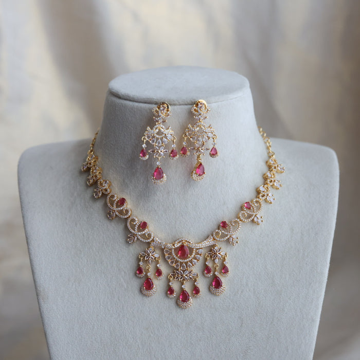 Heritage gold plated ruby white stone short necklace H793