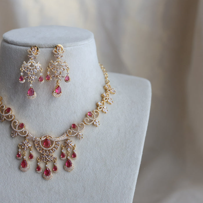 Heritage gold plated ruby white stone short necklace H793