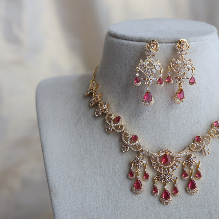 Heritage gold plated ruby white stone short necklace H793