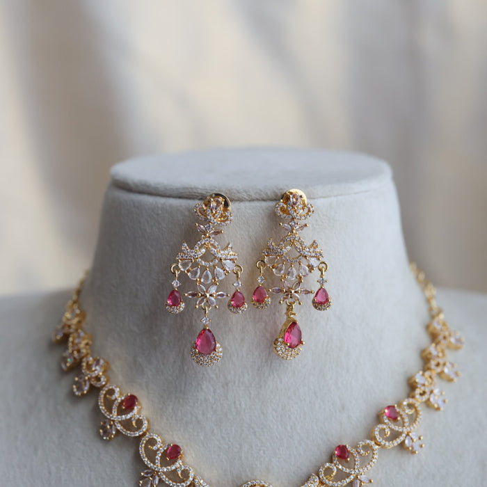 Heritage gold plated ruby white stone short necklace H793