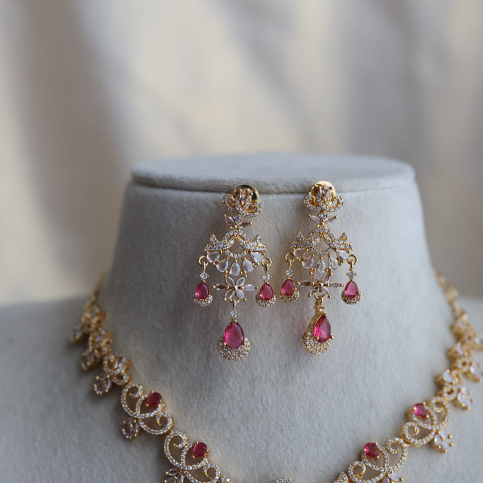 Heritage gold plated ruby white stone short necklace H793