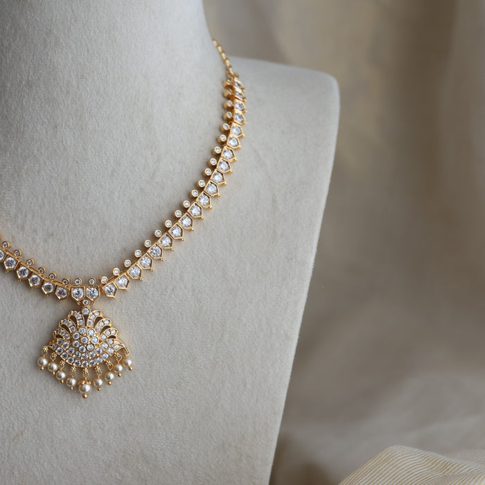 Heritage gold plated white stone short necklace H2334