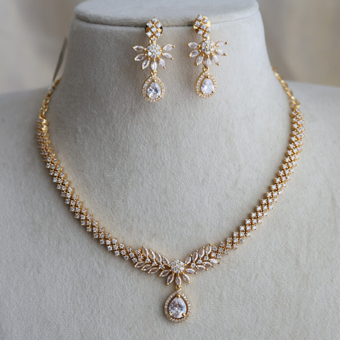 Heritage gold plated white stone short necklace with earrings H7688