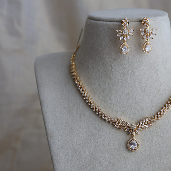 Heritage gold plated white stone short necklace with earrings H7688