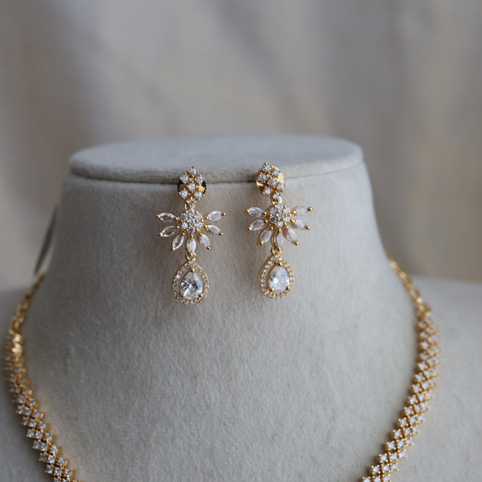 Heritage gold plated white stone short necklace with earrings H7688