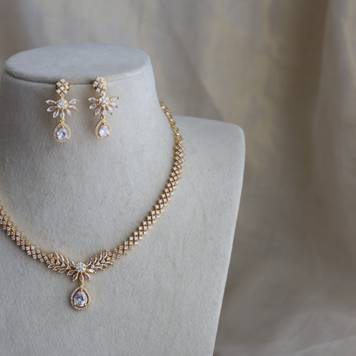 Heritage gold plated white stone short necklace with earrings H7688