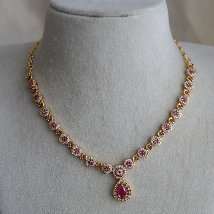 Heritage gold plated ruby white stone short necklace H1833