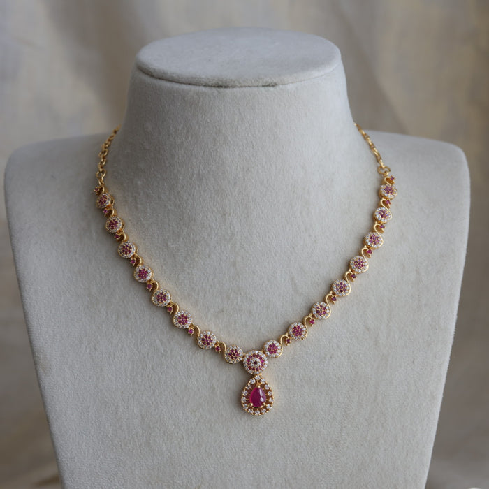 Heritage gold plated ruby white stone short necklace H1833