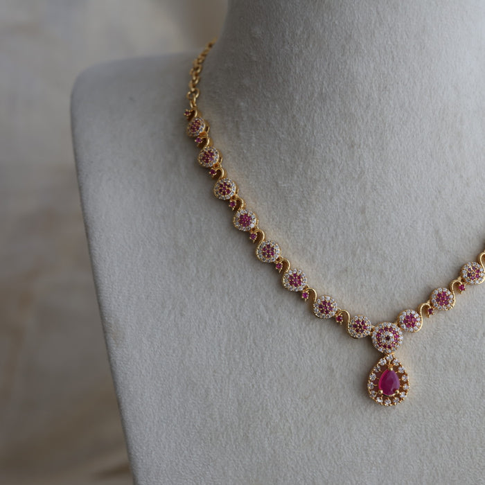 Heritage gold plated ruby white stone short necklace H1833