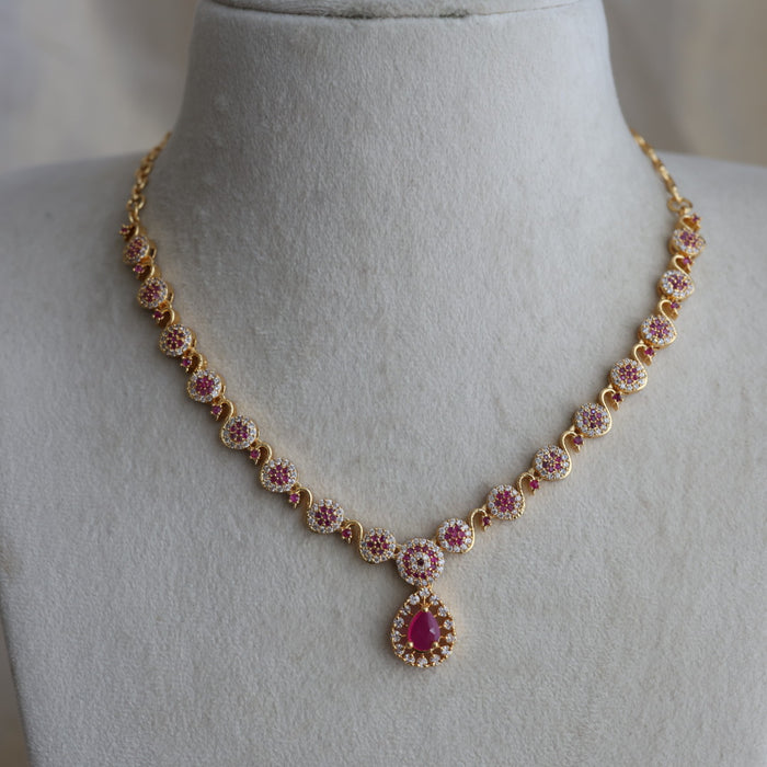 Heritage gold plated ruby white stone short necklace H1833