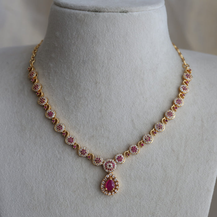 Heritage gold plated ruby white stone short necklace H1833