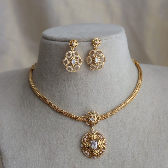 Heritage gold plated white stone short necklace with earrings H082321