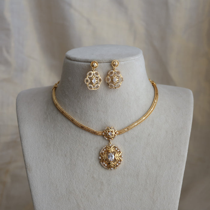 Heritage gold plated white stone short necklace with earrings H082321