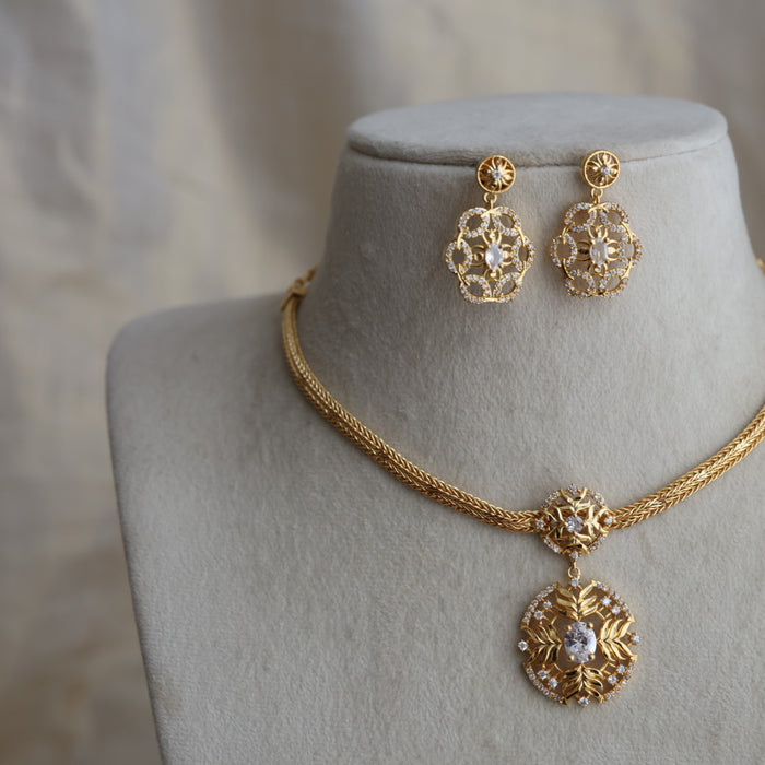 Heritage gold plated white stone short necklace with earrings H082321