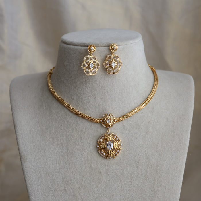 Heritage gold plated white stone short necklace with earrings H082321