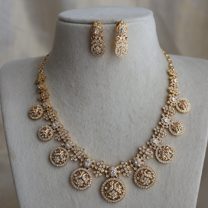 Heritage gold plated white stone short necklace H2333