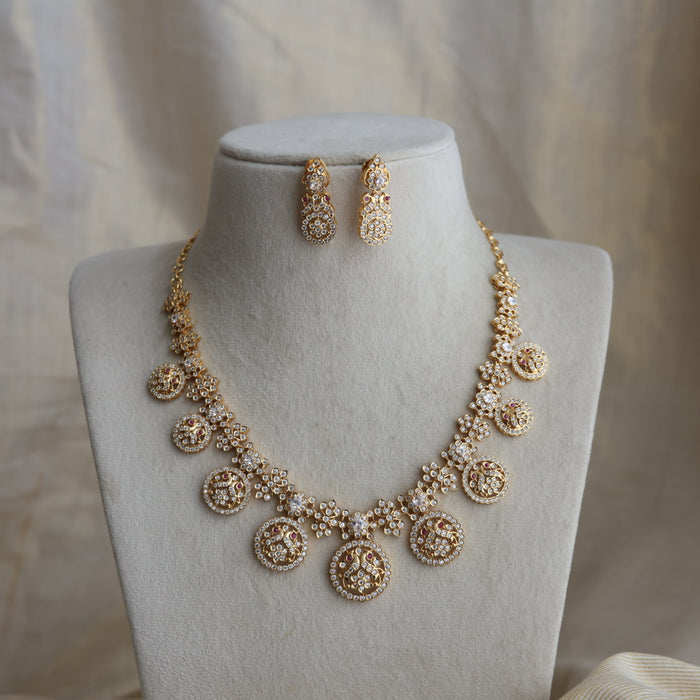 Heritage gold plated white stone short necklace H2333